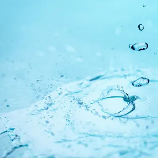 蓝色清澈清凉水花背景高清