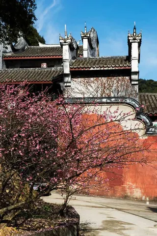 蓝色天空中国风古寺免抠