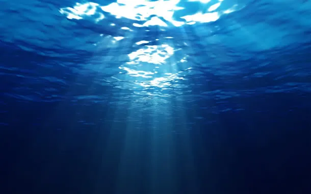 蓝色水面下的光线海报背景