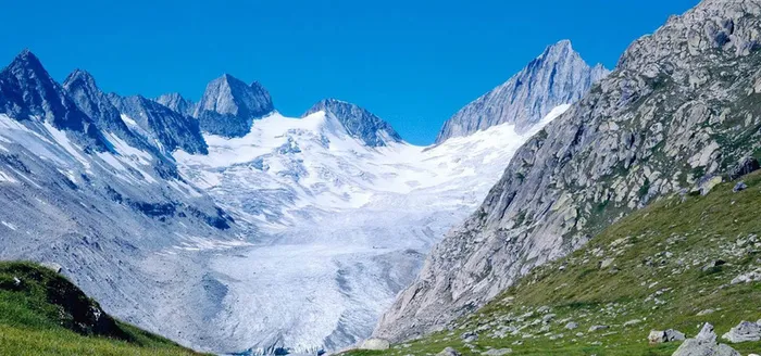 大气雪山背景高清