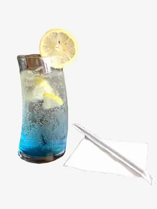 柠檬蓝柑水和纸巾吸管免抠