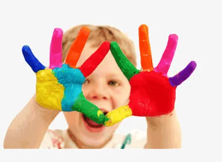 小孩双手沾满油漆免抠