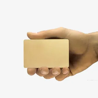 手持牛皮卡片免抠