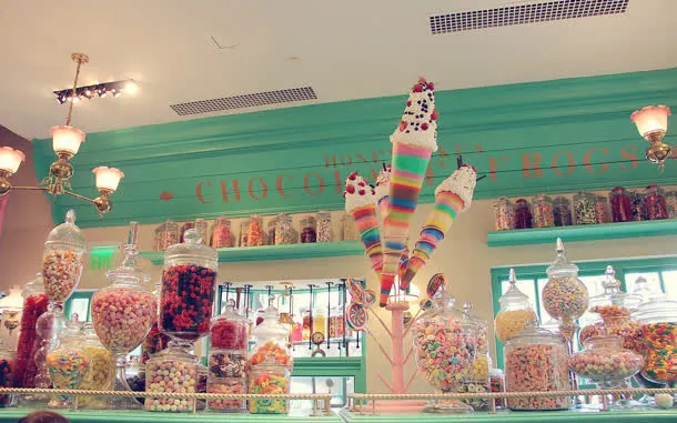彩色糖果店铺壁纸免抠