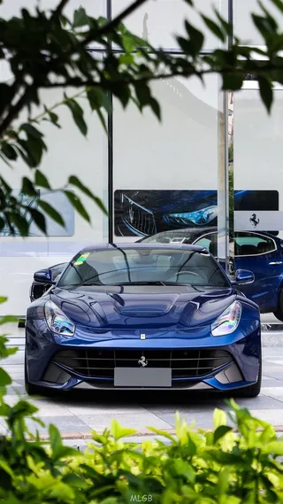 户外酷车摄影H5背景高清