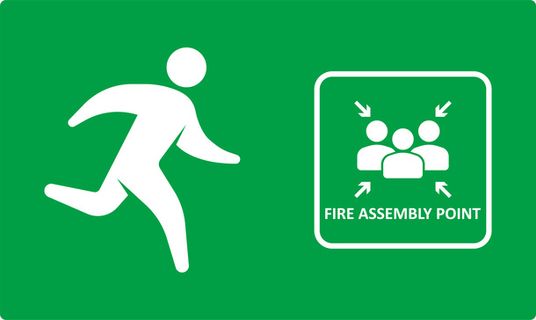 矢量绿色左边安全出口指示牌免抠