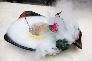 荷花烟雨鲍图片