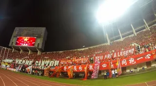 田径场，满座，人，晚上，人群，场地，夜间