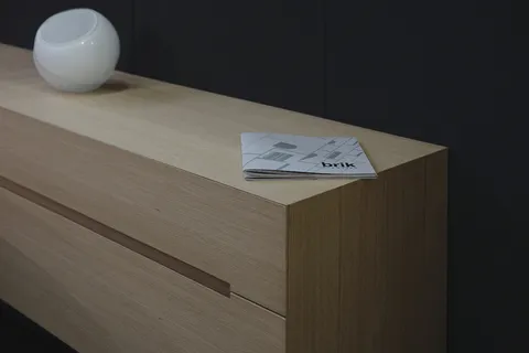 桌子，木质材料，室内，无人，家具，通信，文字，商业