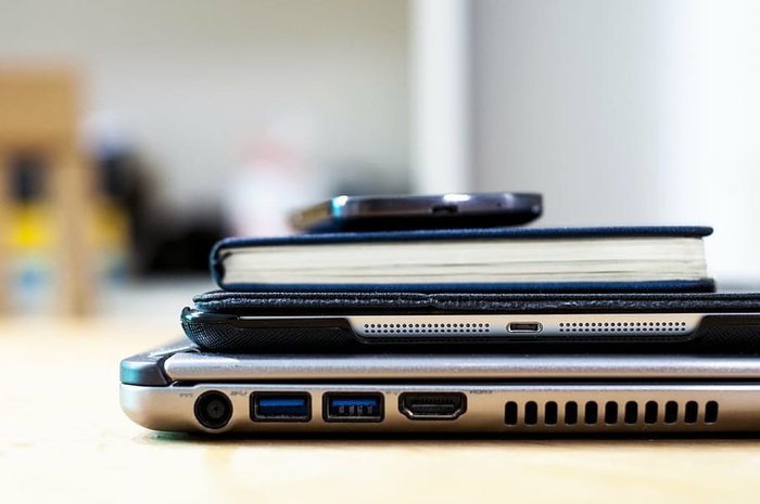 近景、照片、银色macbook、灰色、笔记本电脑、电脑、ipad、黑色
