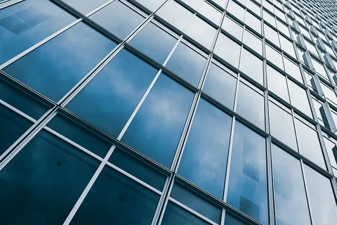 现代办公楼的窗户 现代办公楼的窗户