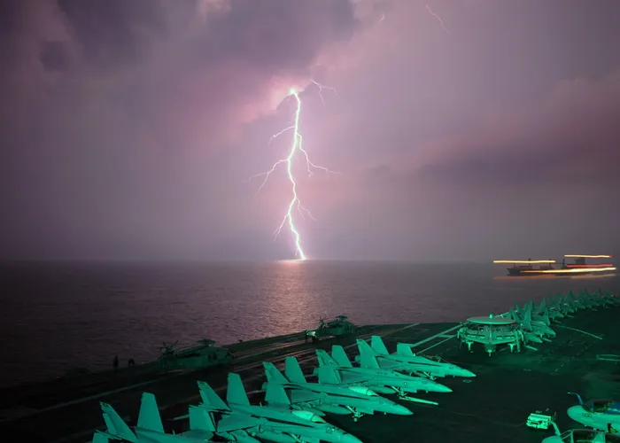 照片，闪电，航空母舰，马六甲海峡，天空，云，风暴，雷雨