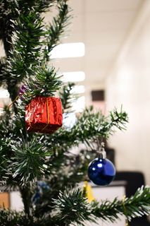 办公室、礼物、灯光、圣诞节、季节、冬天、钟声、树