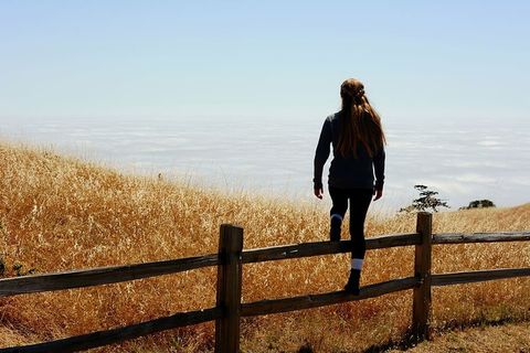 女人，站着，棕色，木制，篱笆，田野，女人，s