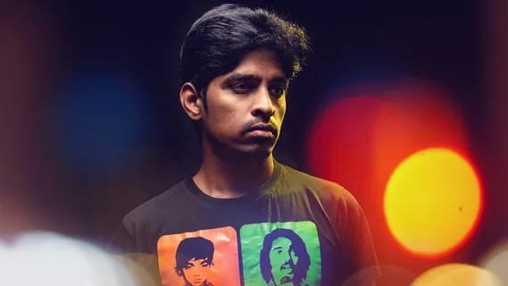 印度, 班加罗尔, 工作室拍摄, 前视图, 一个人, 休闲服装, 年轻成人, 室内 印度, 班加罗尔, 工作室拍摄, 前视图, 一个人, 休闲服装, 年轻成人, 室内