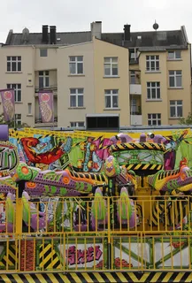 集市，后院，没有客人，建筑外观，建筑结构，建筑，多色，建筑