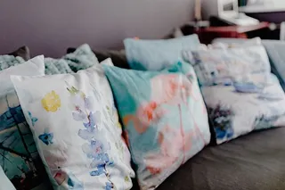 带舒适沙发的现代客厅