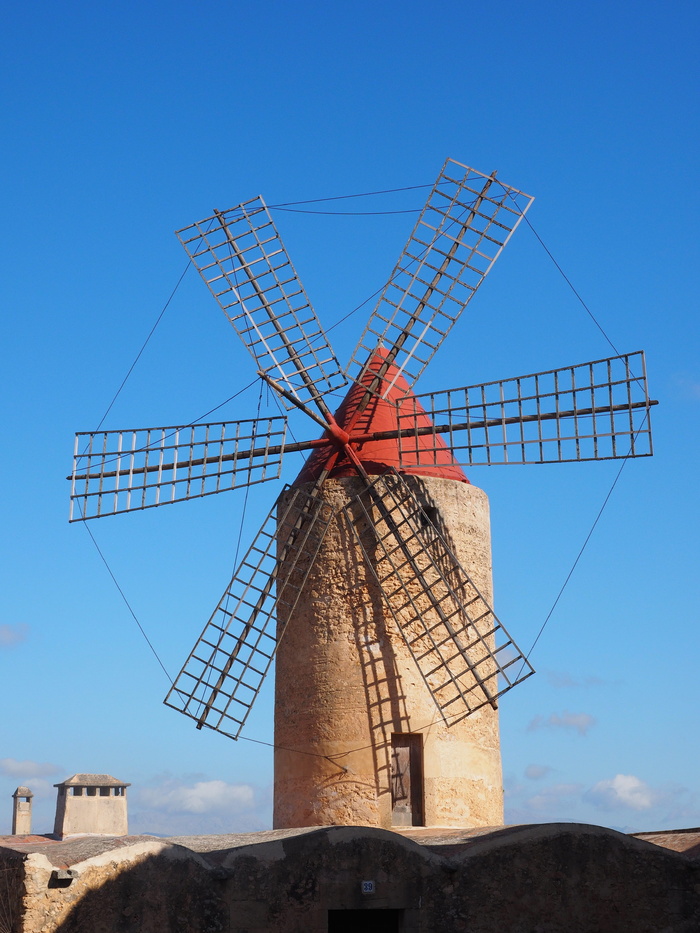 brown windmill，windmill，Algaida，Mallorca，Landmark，places of interest，technical building，building