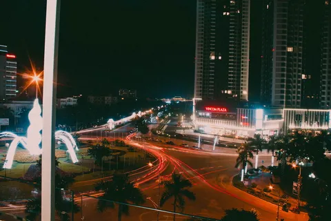 越南,bắ城市、夜间、照明、建筑外部、交通、建筑 越南,bắ城市、夜间、照明、建筑外部、交通、建筑