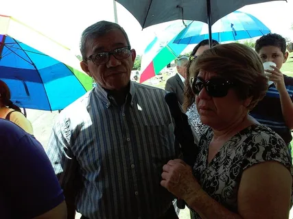 晴天，雨伞，遮阳，防晒，太阳镜，人，孩子，塑料杯