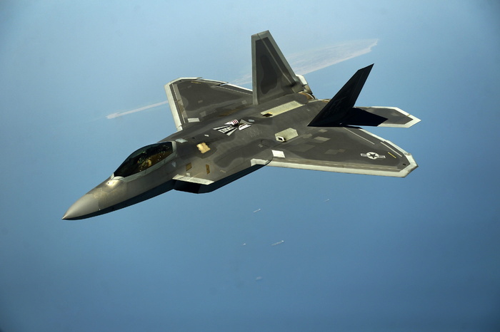 喷气式战斗机，飞行，天空，军用喷气式飞机，飞行，f-22，战斗机，飞机