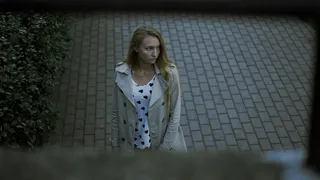 女士，穿着，风衣，站立，户外，白色，黑色，心型