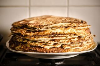 煎饼、早餐、食物、早晨、盘子、厨房、食物和饮料、室内
