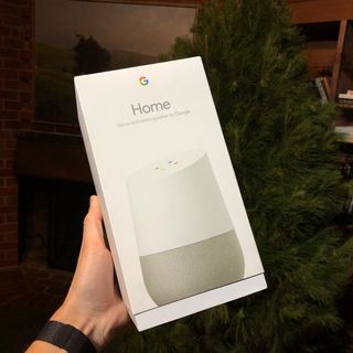 美国, 帕洛阿尔托, 谷歌之家, 谷歌声控扬声器, 好的谷歌, 嘿谷歌, 人的手, 控股