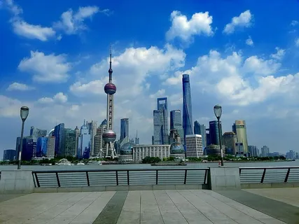 上海、外滩、东方明珠、黄浦江、蓝天、白云、夏日、风景 上海、外滩、东方明珠、黄浦江、蓝天、白云、夏日、风景