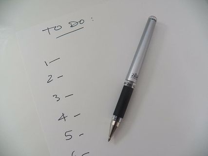 灰色、黑色、钢笔、白色、纸张、清单、待办事项清单、提醒 灰色、黑色、钢笔、白色、纸张、清单、待办事项清单、提醒