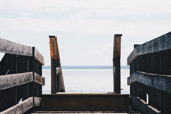 台阶、湖泊、码头、无路可走、水、天空、建筑、建筑结构