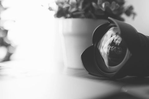 非黑即白的玻璃反射透镜的细节