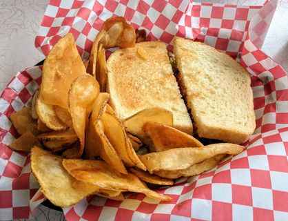 食客，食物，薯片，食物和饮料，即食，不健康饮食，室内，高角度视野