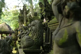 人、人、水、建筑、建筑、户外、雕塑、艺术