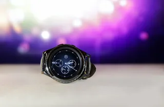 gear，三星galaxy gear s2，gears2，三星gear，gear s2 classic，室内，时间，聚焦前景