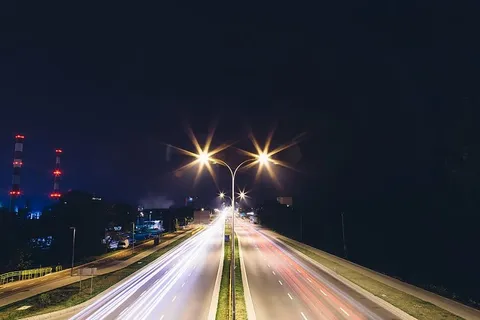 高速公路、汽车、高速公路、灯光、长时间曝光、运动、高速公路、夜间 高速公路、汽车、高速公路、灯光、长时间曝光、运动、高速公路、夜间