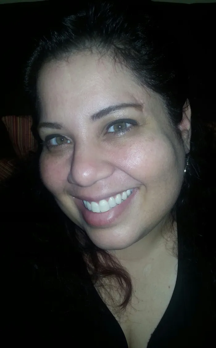 肖像，微笑，看着相机，一个人，头像，幸福，女人，前视图