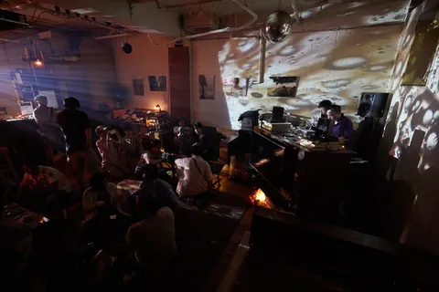 餐厅、人、人、夜生活、美食广场、美食、酒吧、吧台 餐厅、人、人、夜生活、美食广场、美食、酒吧、吧台