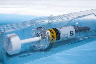 白色，黄色，塑料包装，注射器，一次性注射器，吸塑，吸塑包装，散装包装