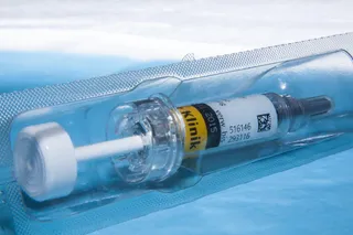 白色，黄色，塑料包装，注射器，一次性注射器，吸塑，吸塑包装，散装包装