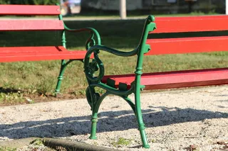 两个红色长凳，公园，绿色，座椅，休息，木制，五颜六色，自然