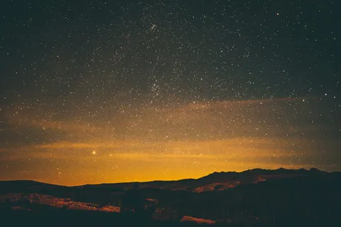 星空下的群山夜景 星空下的群山夜景