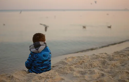 幼儿,坐着,沙子,旁边,身体,水,白天,孩子 幼儿,坐着,沙子,旁边,身体,水,白天,孩子
