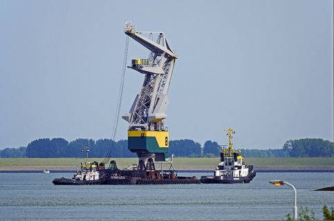 特殊运输，港口起重机，水路，浮筒，拖船，码头，westerschelde，荷兰
