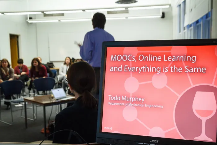打开acer、monitor、displaying、moocs、online、learning、everything、todd murphey text
