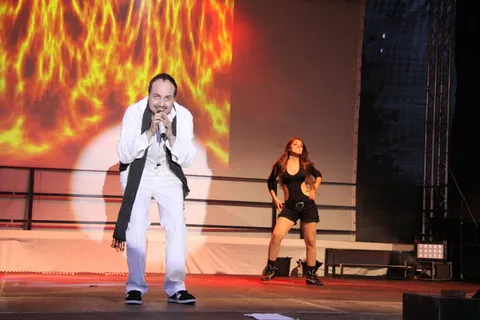 舞台，男人，表演，汤米·弗赖斯，歌手，娱乐，音乐，现场