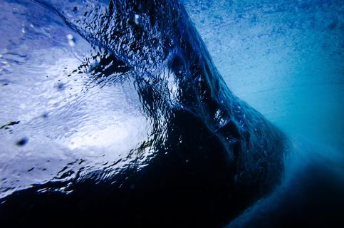 水体上的波浪 水体上的波浪