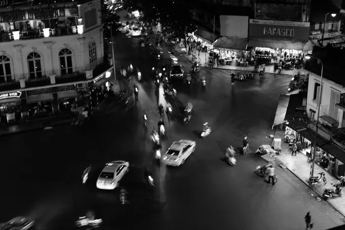 城市，城市，场景，道路，街道，十字路口，路口，汽车