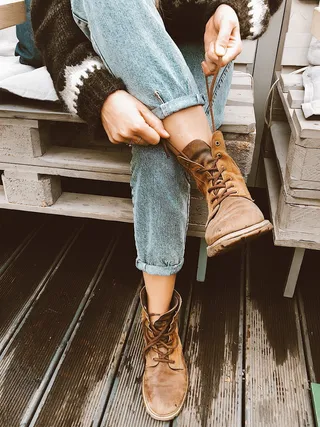 女士、领带、鞋带、靴子、鞋子、时装、牛仔裤、女性