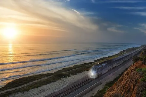 照片、白色、火车、大海、中午、风景、摄影、绘画 照片、白色、火车、大海、中午、风景、摄影、绘画